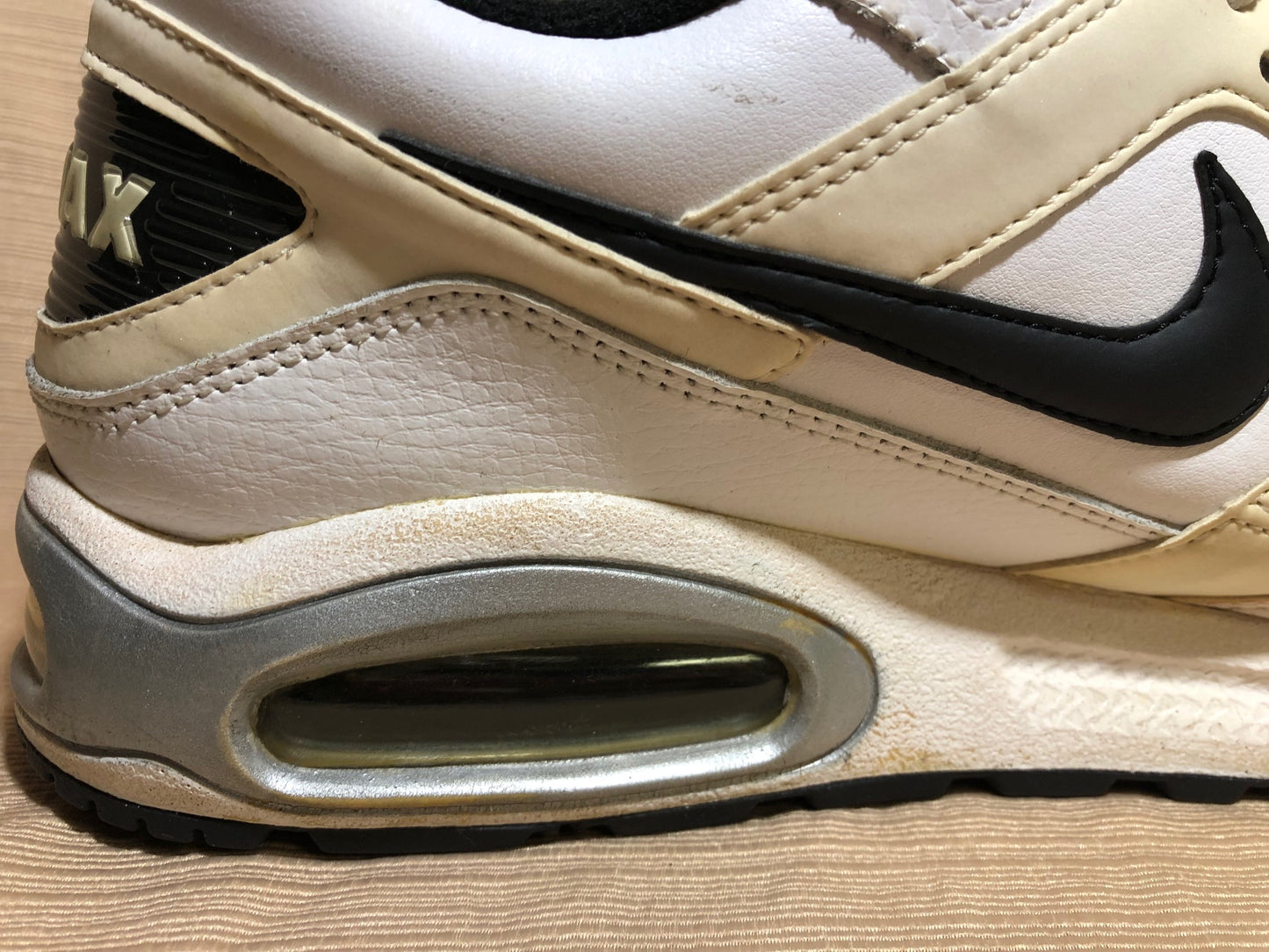 Pre-Owned Nike Air Max Navigate Sneakers - Black/White - Men's - Comfortable & Stylish - Classic Air Max Cushioning